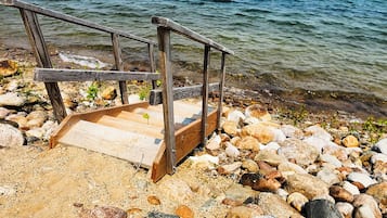 Plage, chaises longues, serviettes de plage