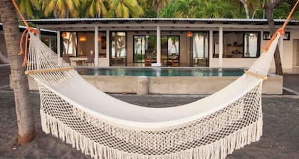 Modern Beachfront Villa on 1 acre