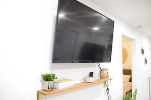 1 slaapkamer, een strijkplank/strijkijzer, wifi, beddengoed