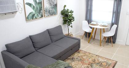Cozy Boho Guest House w/Patio - 6 min from the beach!