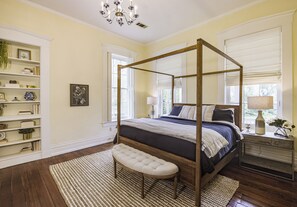 5 bedrooms, iron/ironing board, free WiFi, bed sheets