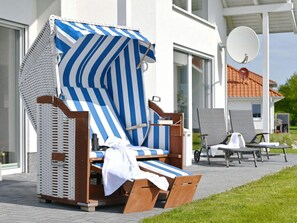 Exterior - "flotsam" Modern Retreat (Trent)