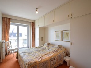 Departamento | 3 habitaciones, muebles diferentes y tabla de planchar con plancha 