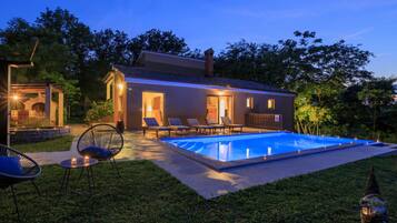 Kolam renang outdoor