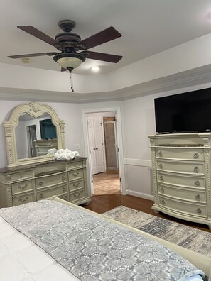 5 soverom, strykejern/-brett, wi-fi og sengetøy