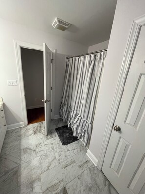 Boblebad, hårføner, håndklær og såpe