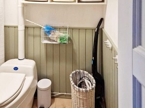 House | Bathroom - 4 Person Holiday Home in Grodinge (Grodinge)