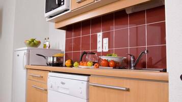 Apartemen | Dapur pribadi | Kursi makan untuk bayi