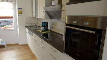 House | Private kitchen | Oven, electric kettle, toaster, highchair