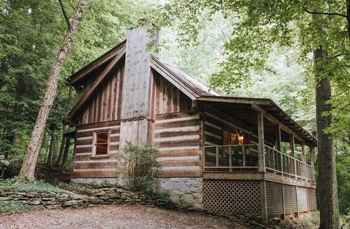NEW Creekside Hollybrook Cabin- 11 miles to DT Knox, but feels like the smokies!