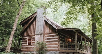NEW Creekside Hollybrook Cabin- 11 miles to DT Knox, but feels like the smokies!