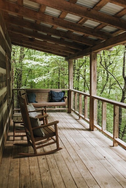 Creekside Hollybrook Cabin- 11 miles to DT Knox, but feels like the smokies!
