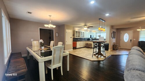 Spacious 4 bedroom Downtown Clarksville