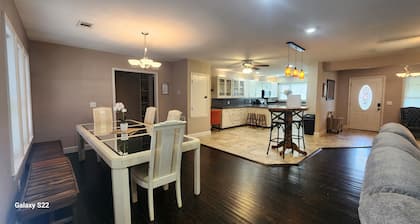 Spacious 4 bedroom Downtown Clarksville