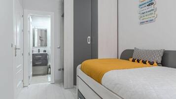 House | 2 bedrooms, iron/ironing board, bed sheets