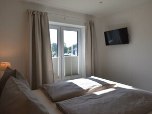 House | 2 bedrooms, individually furnished, iron/ironing board