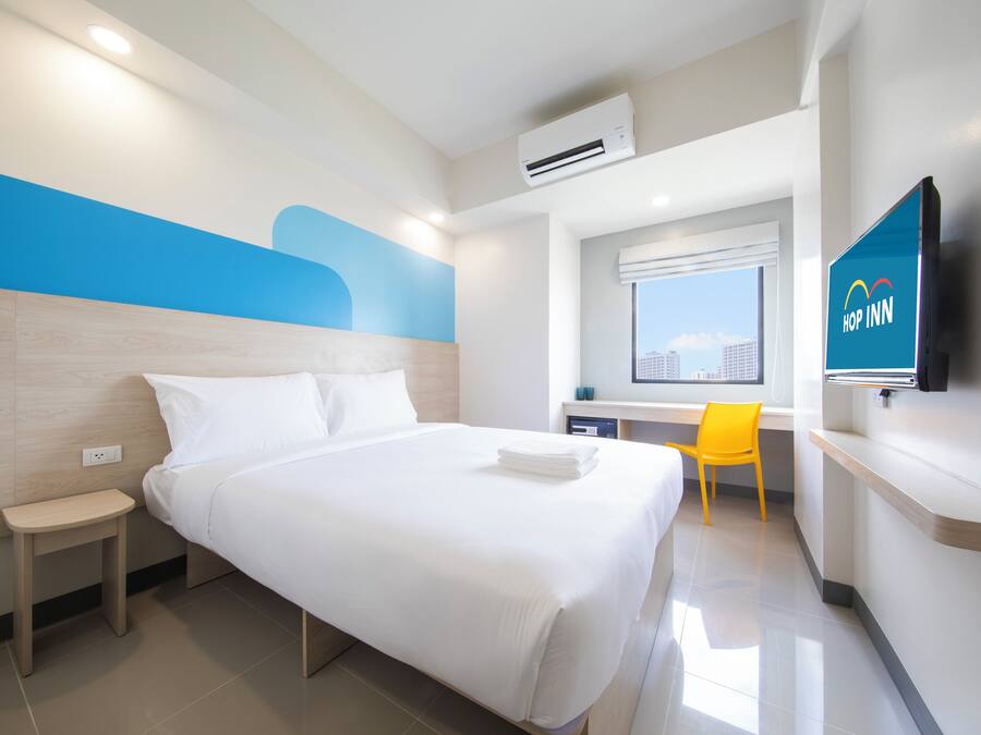 Standard Double Room | Down comforters, in-room safe, desk, laptop workspace