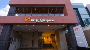 The exterior of a hotel with a modern design, featuring a prominent sign for Swiss-Belexpress CIDENG. - Swiss-Belexpress Cideng (Jakarta)