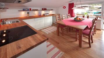 Apartment | Dining