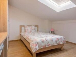 Casa | 5 dormitoris, mobiliari individual i planxa i posts de planxar