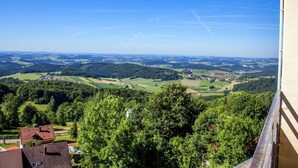 A scenic view from a balcony overlooking a valley with houses and trees. - Appartement Peter in Freyung im Bayerischen Wald (Freyung)