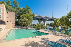 Pool - RF1002 ~ 2 King Suites ~ Pool ~ Outdoor space on the River ~ Free Covered Parking ~ 1 Mi to Broadway (Nashville)