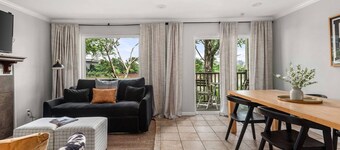 RF1002 ~ 2 King Suites ~ Pool ~ Outdoor space on the River ~ Free Covered Parking ~ 1 Mi to Broadway