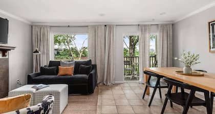 RF1002 ~ 2 King Suites ~ Pool ~ Outdoor space on the River ~ Free Covered Parking ~ 1 Mi to Broadway