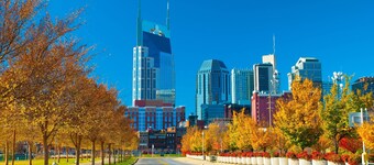 RF1002 ~ 2 King Suites ~ Pool ~ Outdoor space on the River ~ Free Covered Parking ~ 1 Mi to Broadway