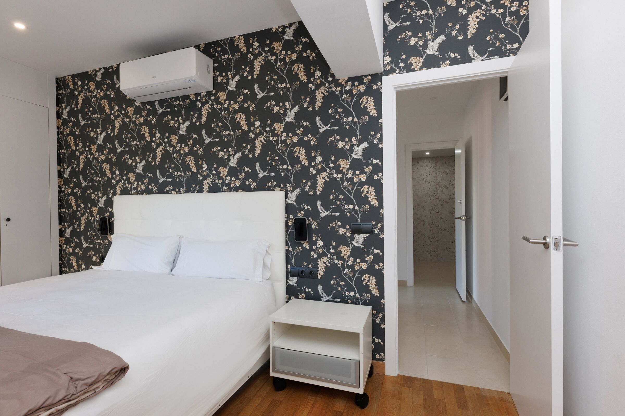1 bedroom, desk, iron/ironing board, WiFi