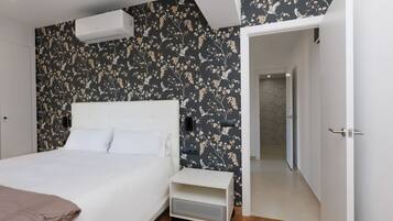 1 bedroom, desk, iron/ironing board, WiFi