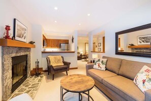 Smart TV, fireplace