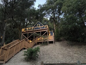 Property grounds - Peaceful cabin among oaks. Perfect for relaxing, reading, yoga, meditation.  (Crestline)