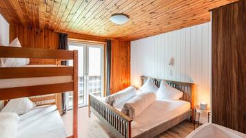 House | 10 bedrooms, bed sheets