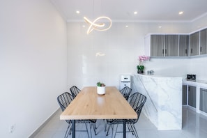 In-room dining - Kakadu Villa by Betterplace (Kerobokan)
