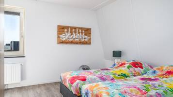 House | 3 bedrooms, individually furnished, bed sheets