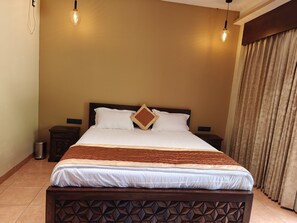 Quarto casal standard | Cortinas blackout, Wi-Fi de cortesia, roupa de cama