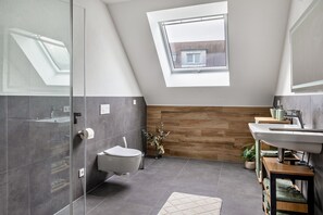 Doccia, asciugacapelli, asciugamani