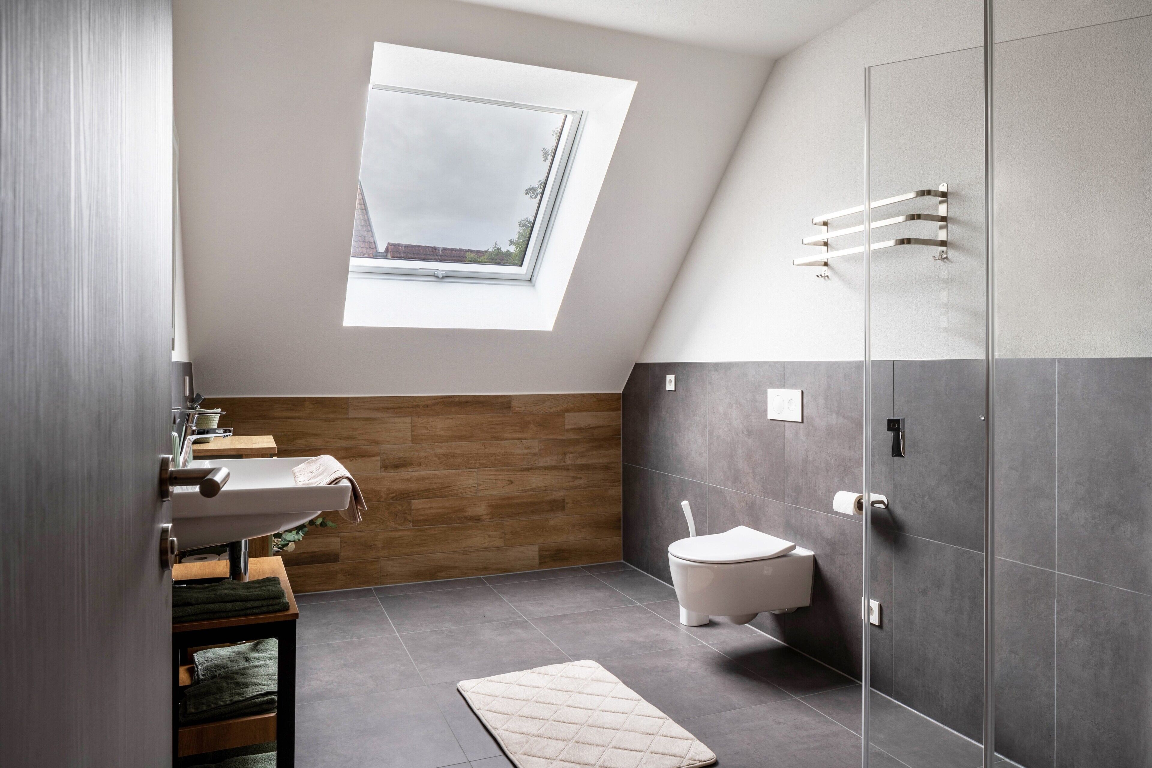 Dusche, Haartrockner, Handtücher