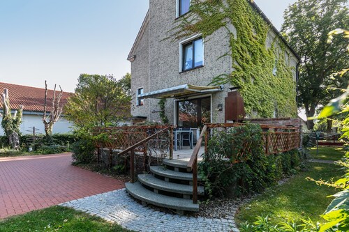 Ferienwohnung Am Straussee" mit privater Terrasse und WLAN