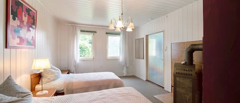 2 عدّة غرف نوم وملاءات أسرّة