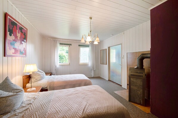 2 bedrooms, bed sheets