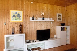 Interior - Holiday Home 'Haus Vierjahreszeiten' with Private Garden (Groß Niendorf)