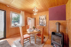 Dining - Holiday Home 'Haus Vierjahreszeiten' with Private Garden (Groß Niendorf)