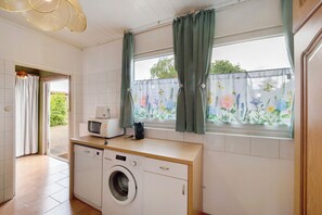 Interior - Holiday Home 'Haus Vierjahreszeiten' with Private Garden (Groß Niendorf)