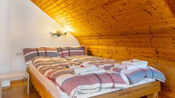 2 sovrum, skrivbord, strykjärn/strykbräda och gratis wi-fi