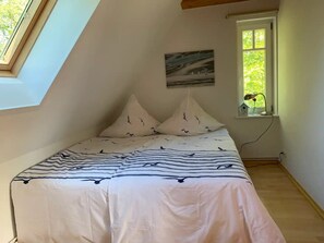 1 bedroom, free WiFi, bed sheets - Apartment 'Arche Noah' with Private Balcony, Shared Garden and Wi-Fi (Sankt Peter-Ording)