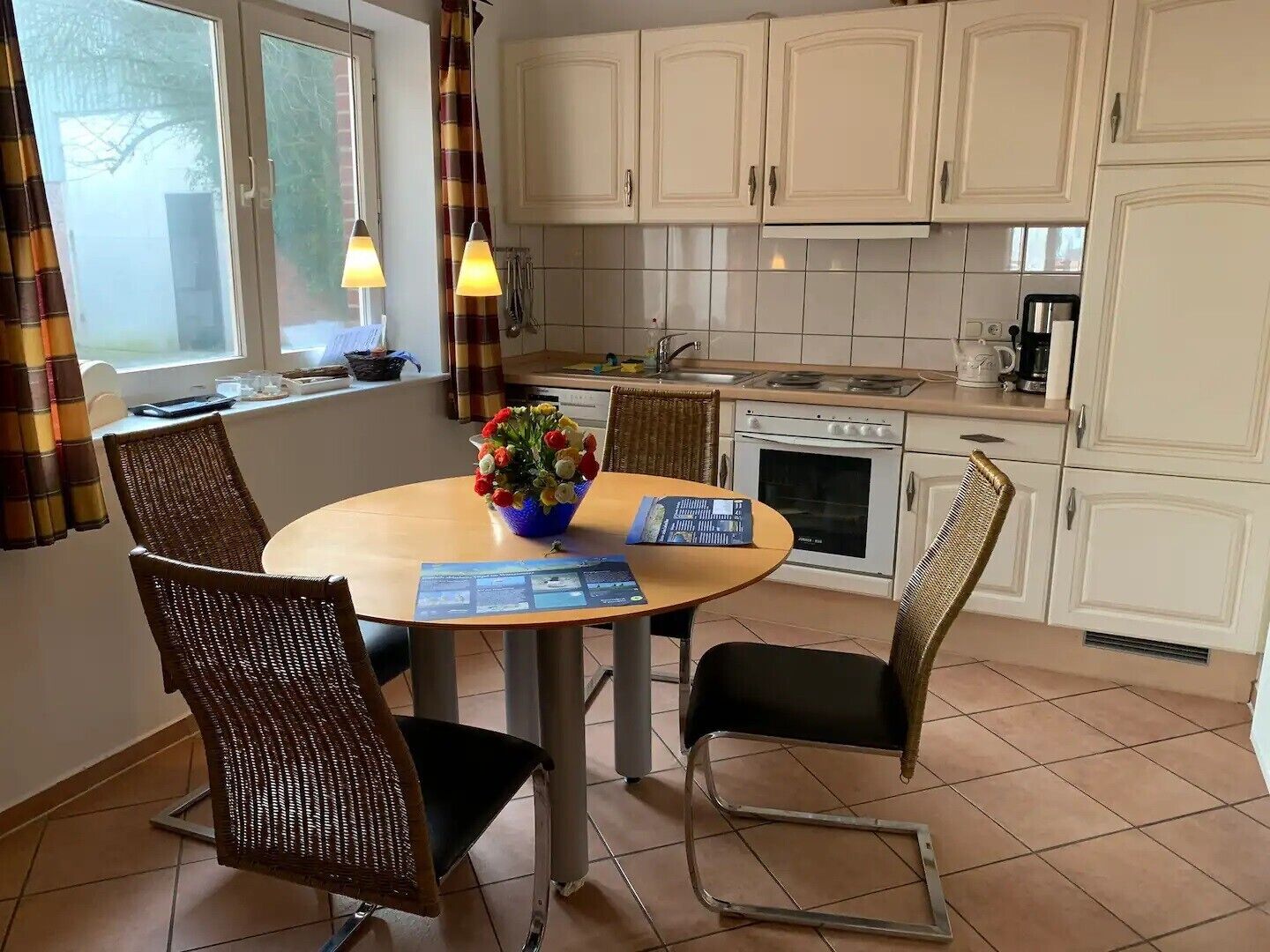 ثلاجة، ميكروويف، فرن، موقد طهي مسطح