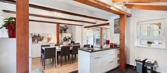 Apartment 'Vogtshaus De Luxe' with Mountain View, Private Terrace for 13 people