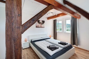 2 bedrooms, iron/ironing board, free WiFi, bed sheets - Apartment 'Vogtshaus De Luxe' with Mountain View, Private Terrace and Wi-Fi (Gernsbach)